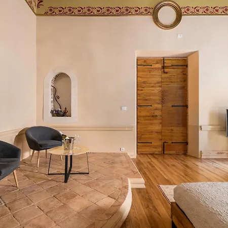 Luxe Collection @ Centre Old Town Apartment