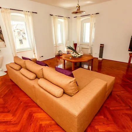 Luxe Collection @ Centre Old Town * سبليت