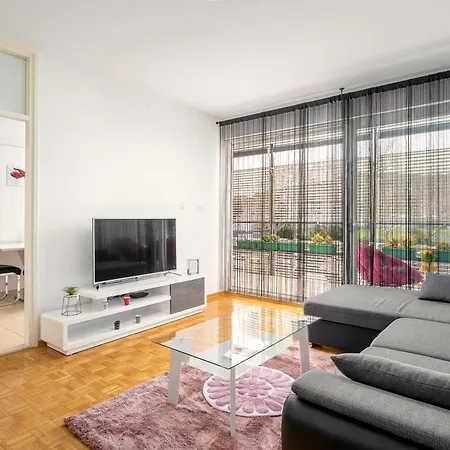Luxe Collection @ Centre Old Town Apartment *