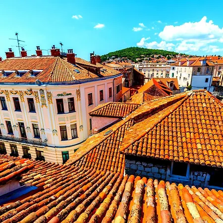 Luxe Collection @ Centre Old Town Apartment